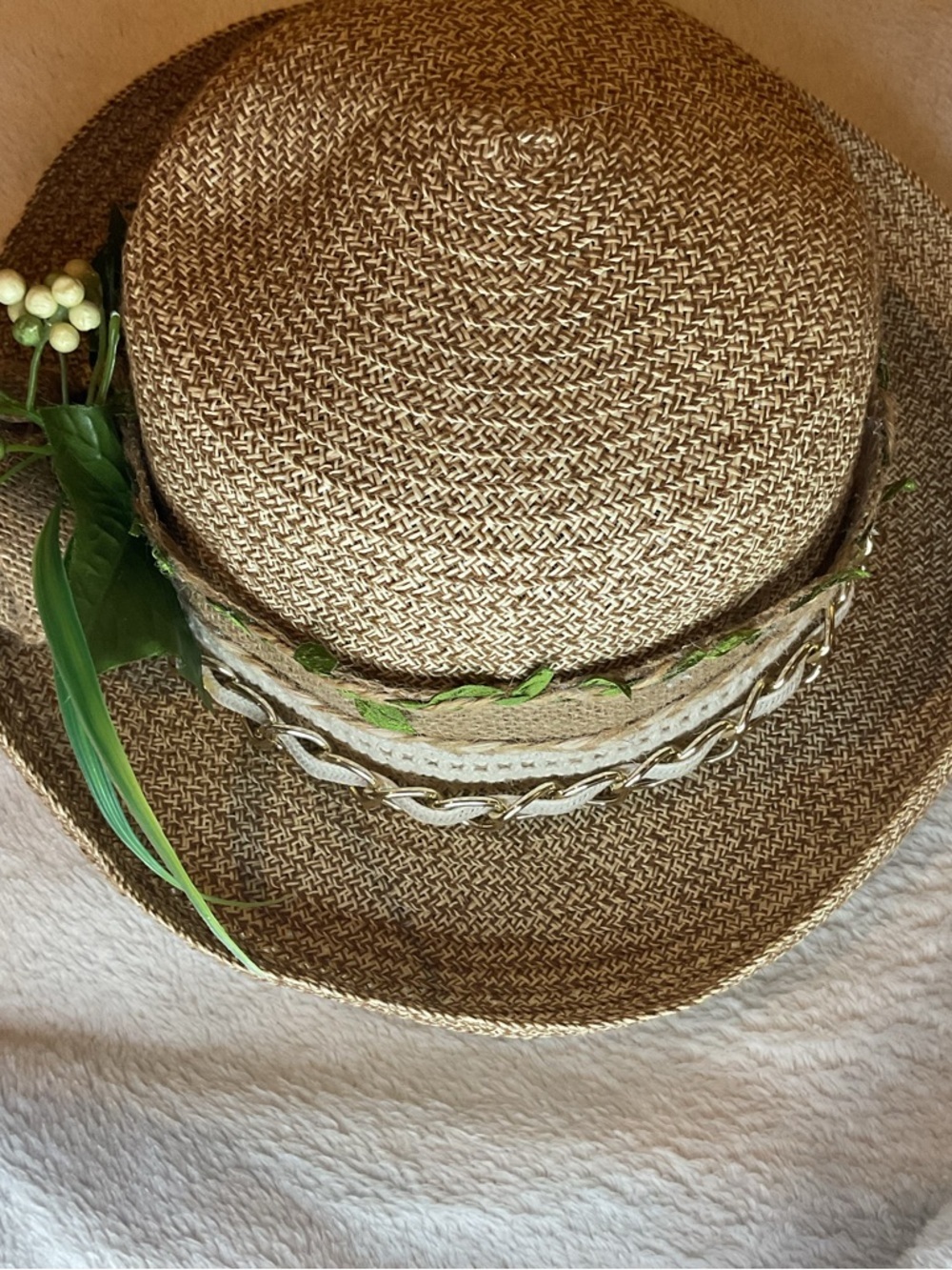 Vintage Villager Liz Claiborne Sun Hat Straw Green Leaf Gold Chain Detail - Picture 4 of 7